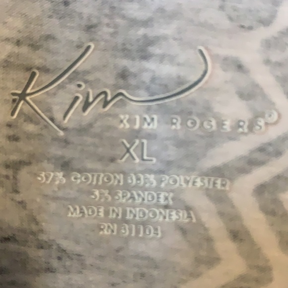 3/4 sleeve zip athletic top - Picture 3 of 3